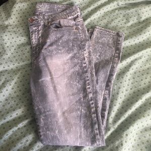 Distressed Denim High-Rise Jegging