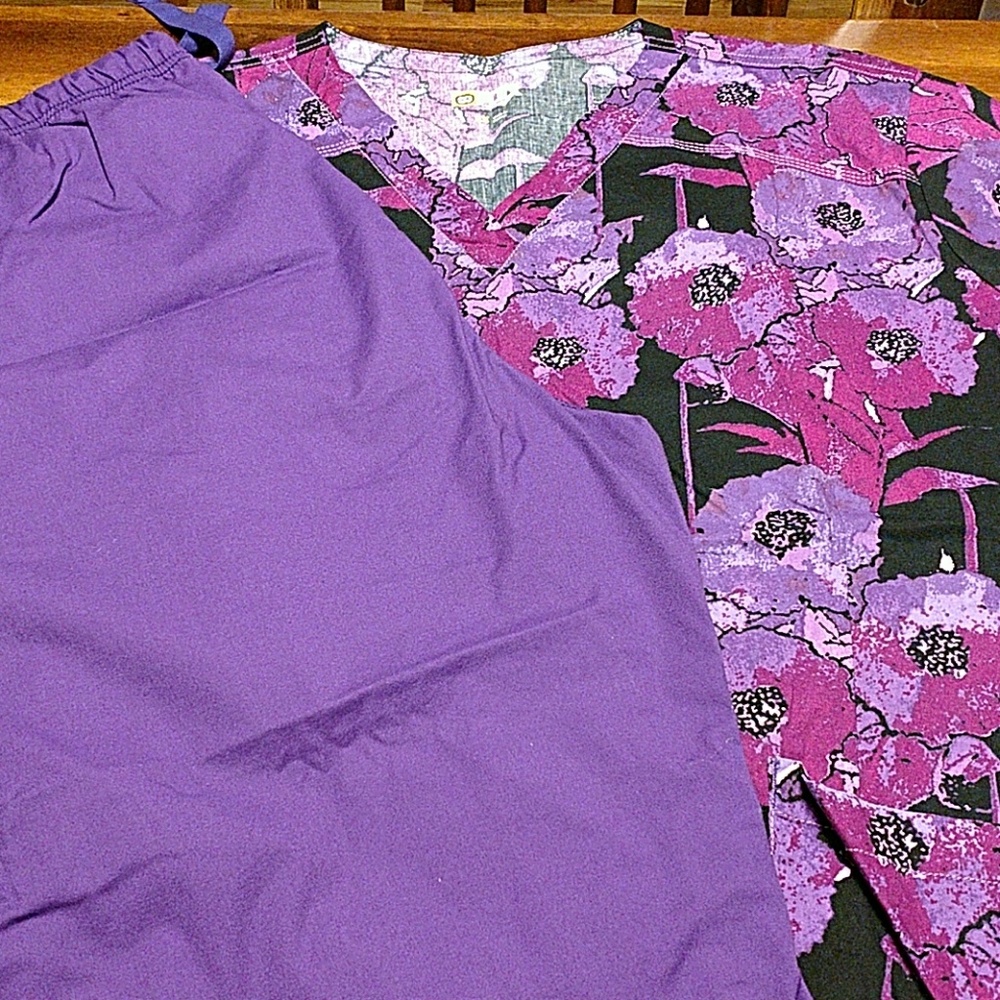 Scrub set