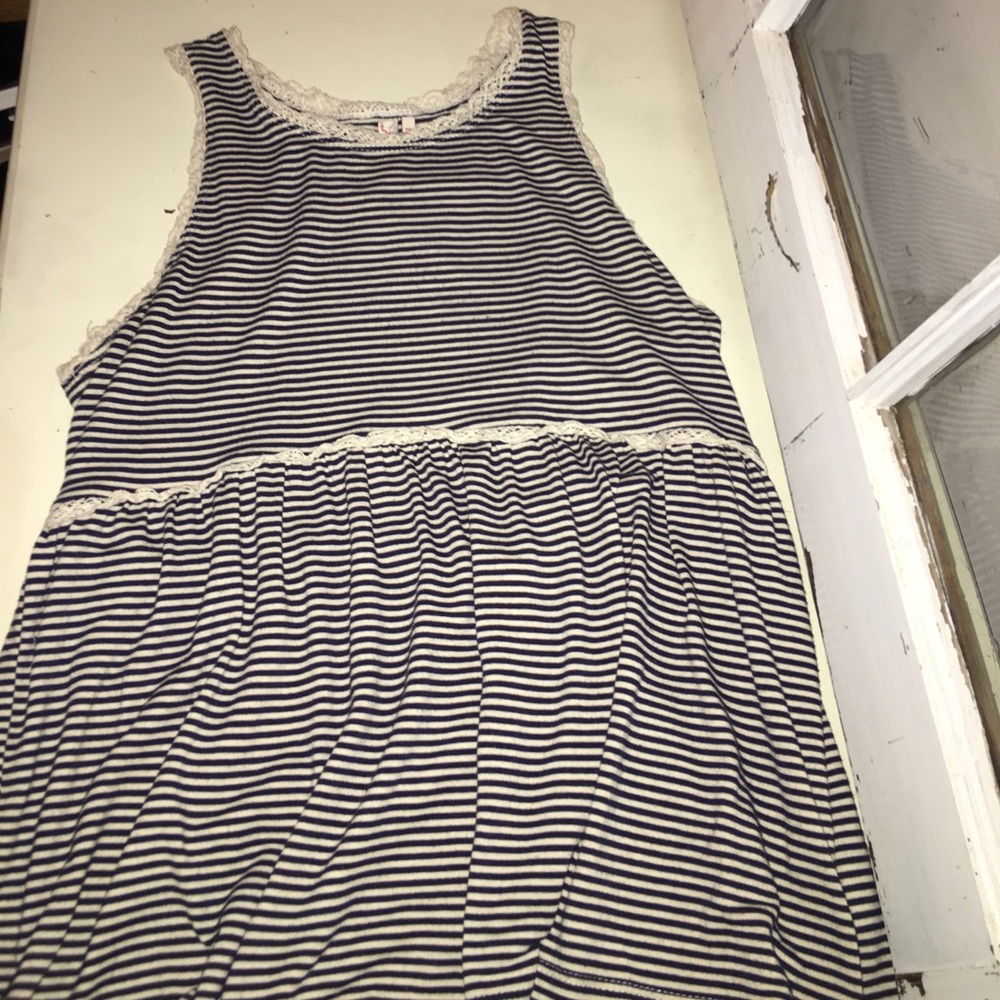 navy and white top