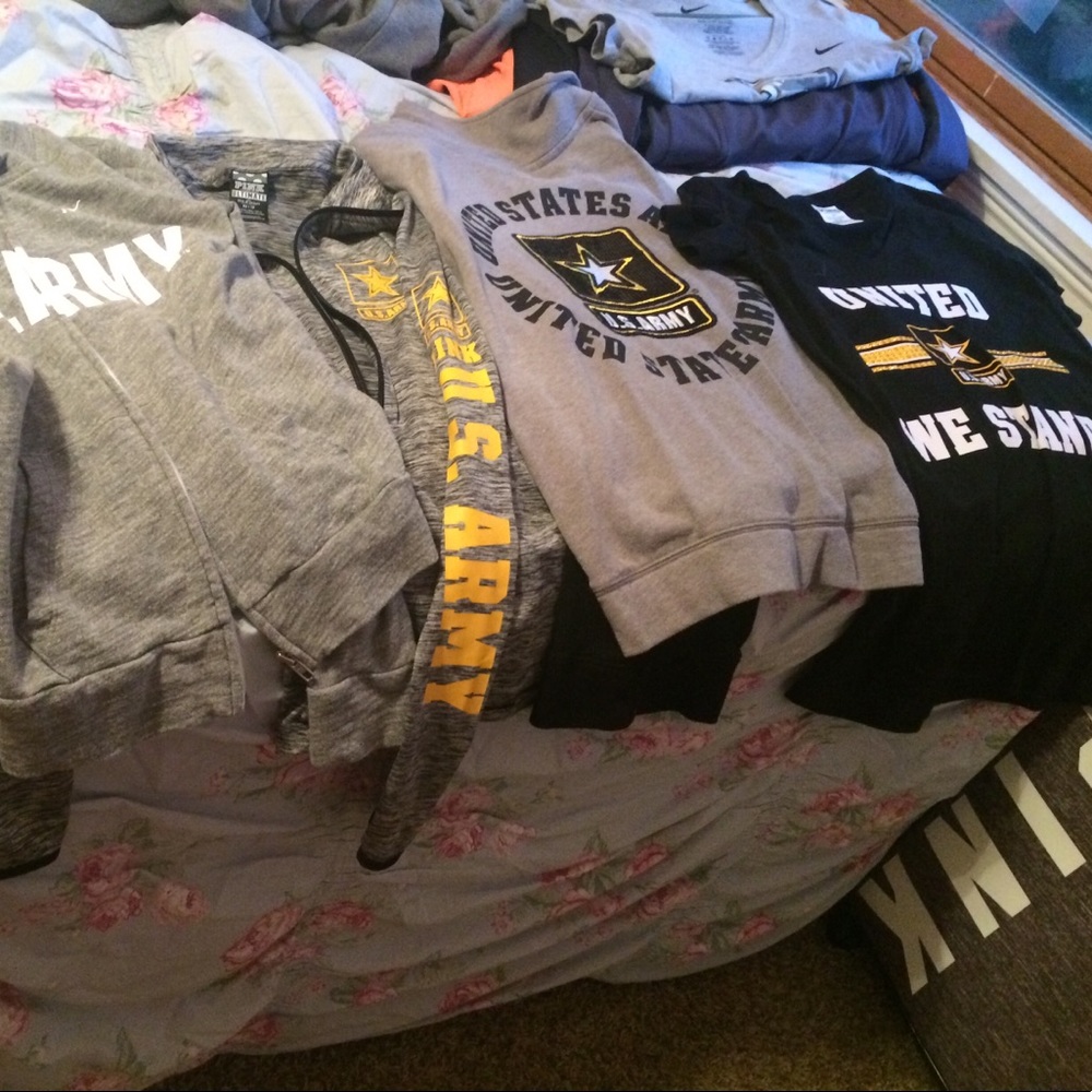 Lot of 4 VS Army sweatshirts!!!