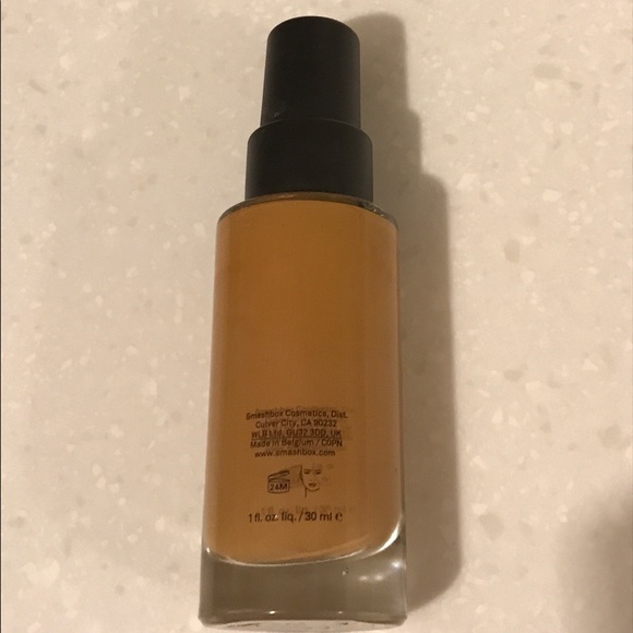 Smashbox StudioSkin 15HR Wear Hydrating Foundation - Picture 2 of 4