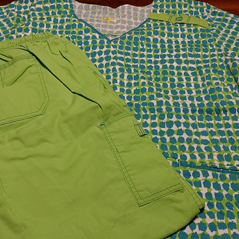Scrub set