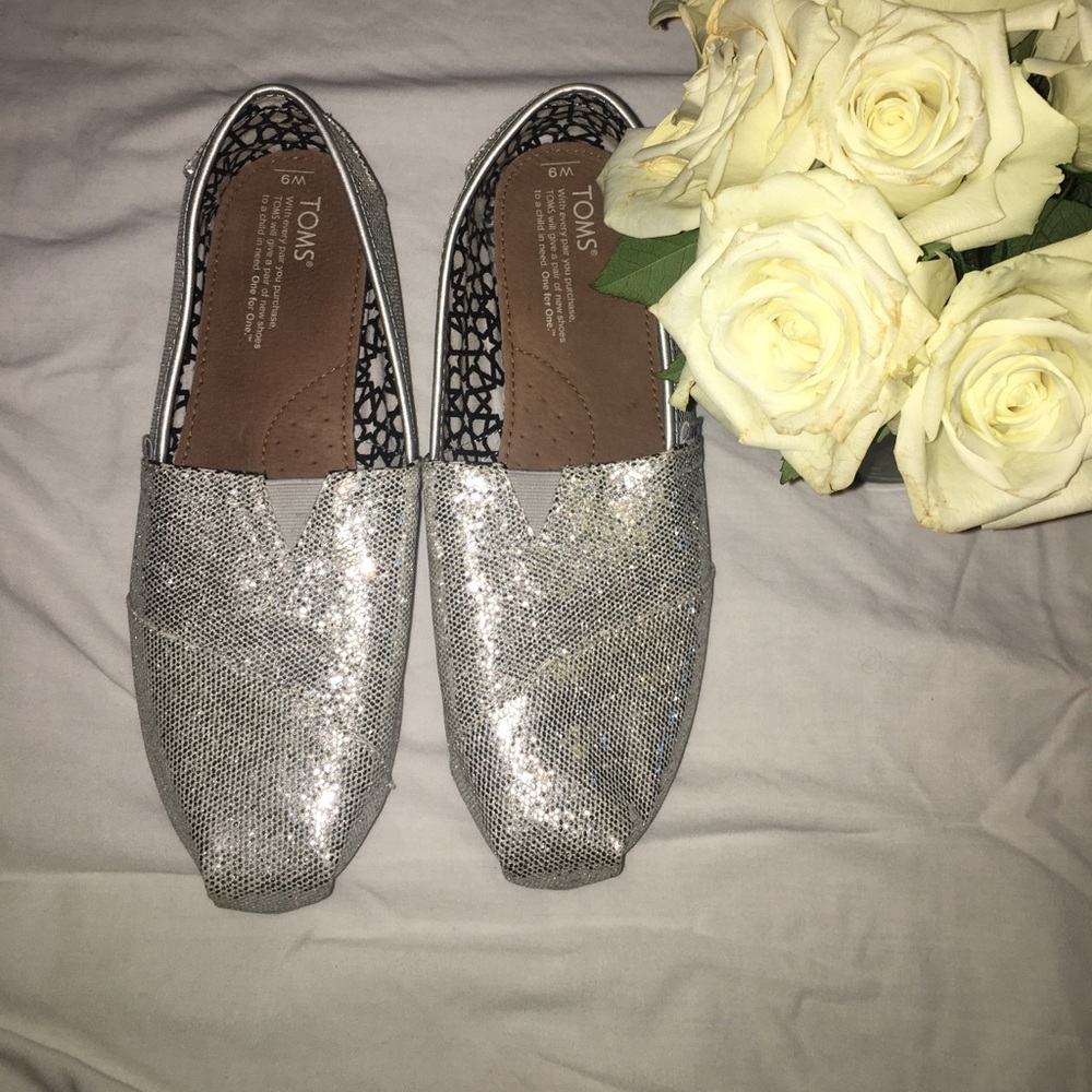 TOMS NWOT