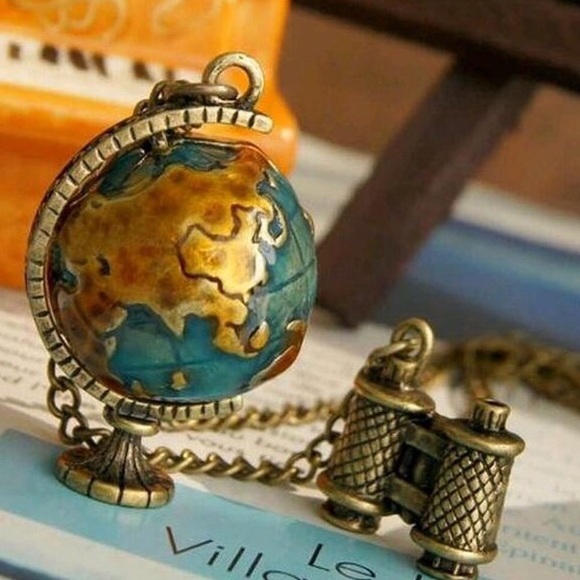 Jewelry - Adorable Spinning Globe ๐ necklace. Jewelry - Adorable Spinning Globe ๐ necklace.