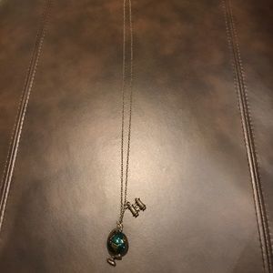 Jewelry - Adorable Spinning Globe ๐ necklace. Jewelry - Adorable Spinning Globe ๐ necklace.