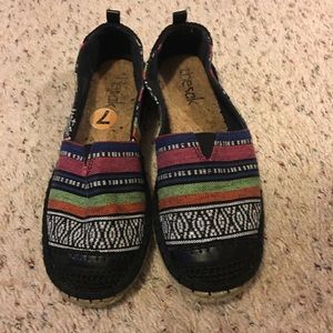 Women's size 7 Sak shoes