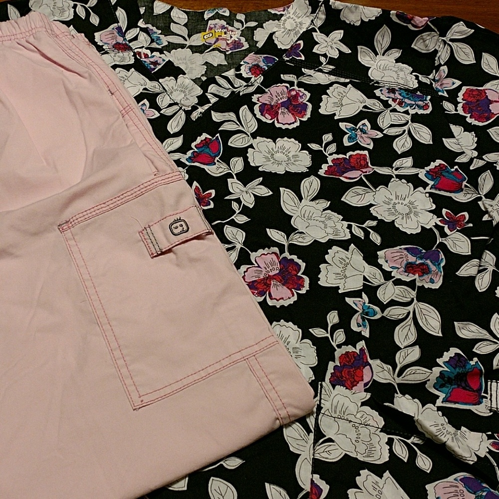 Scrub set