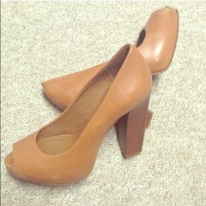 Tory Burch Cantrelle peeptoe pump