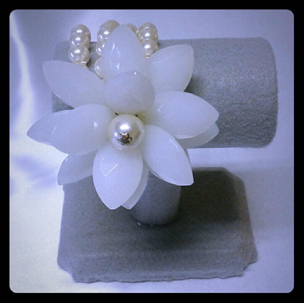 Flower🌼 Pearl Bracelet
