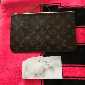 louis vuitton rose ballerine neverfull pouch 💕