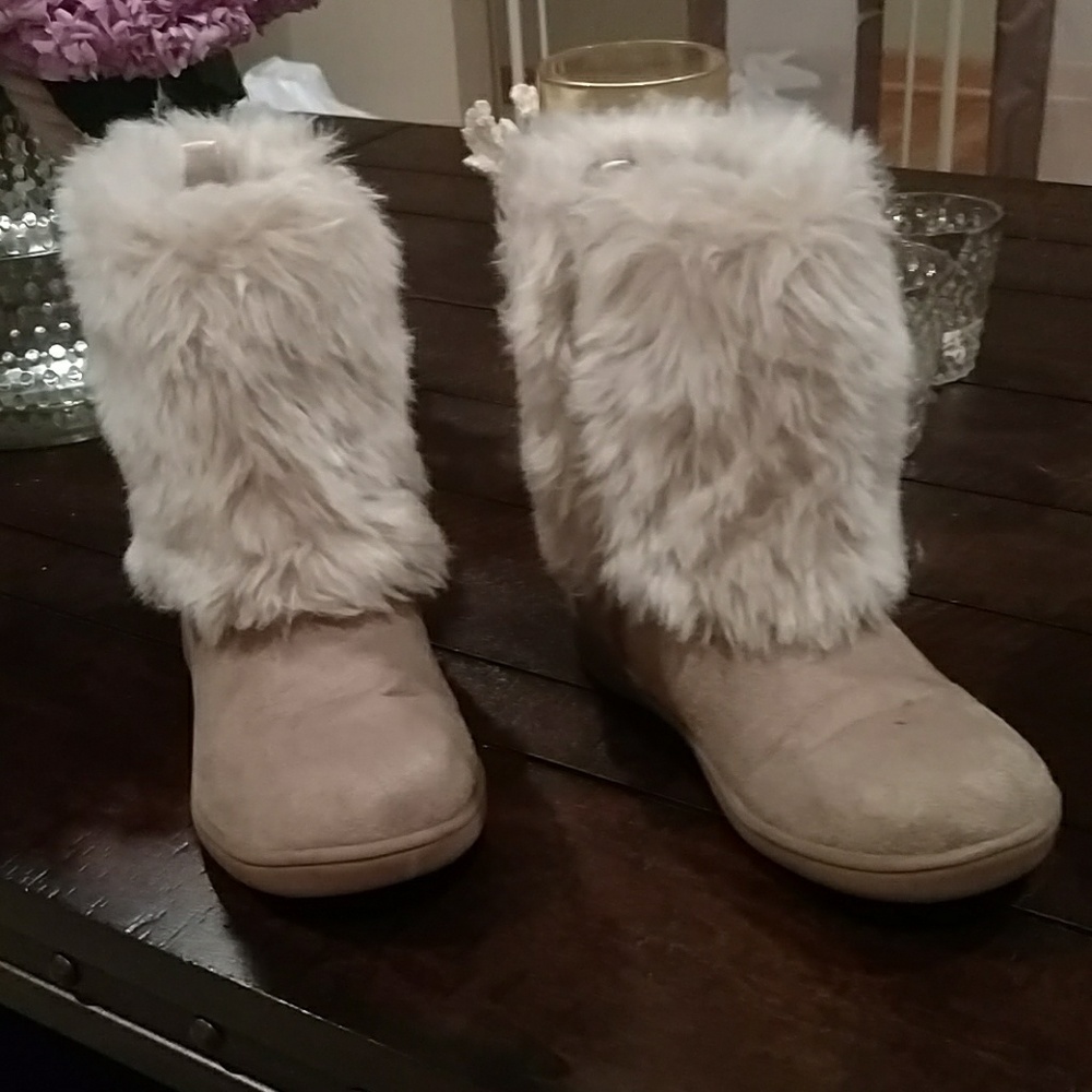 Girls size 11 Carter's furry boots