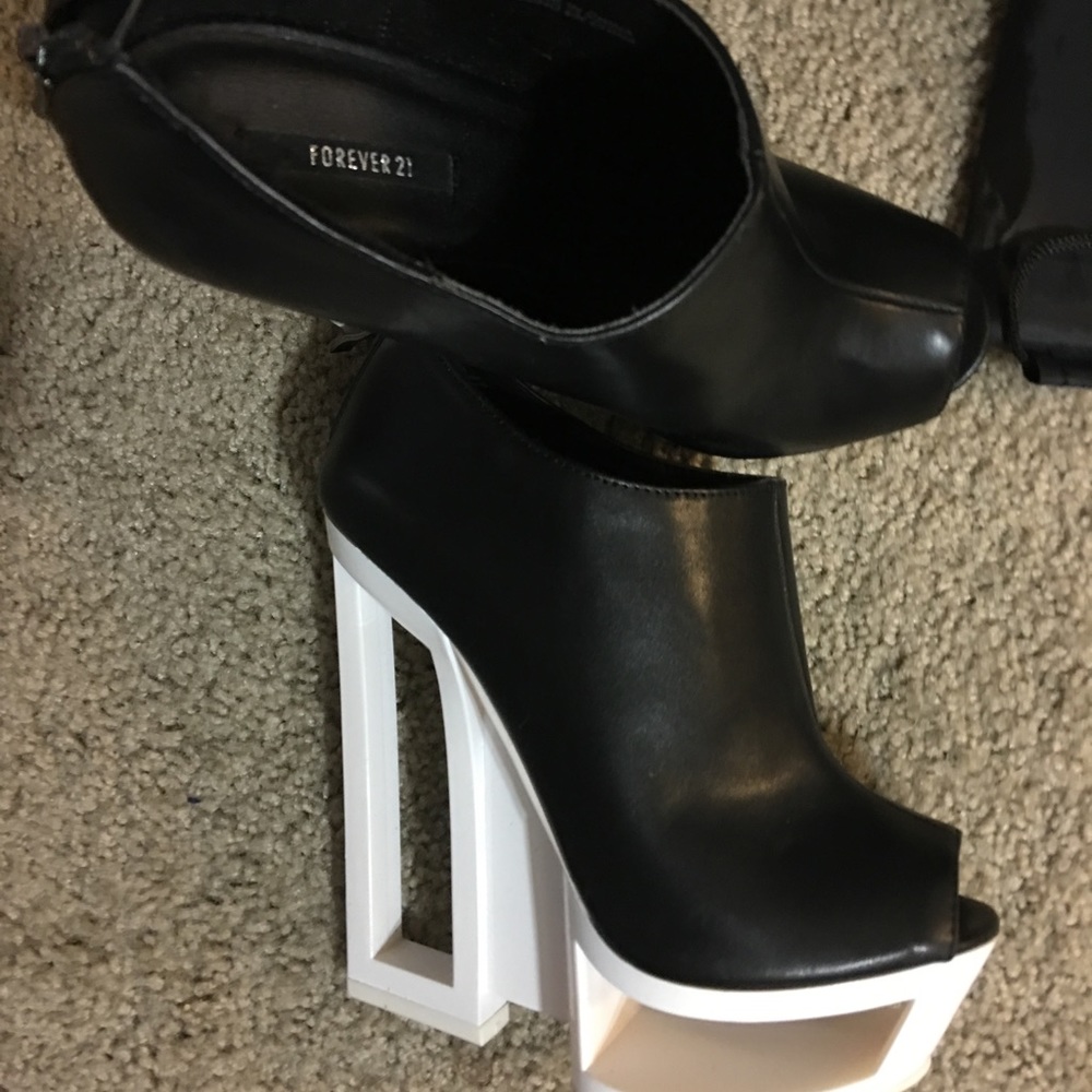 Forever 21 Size 7 shoes