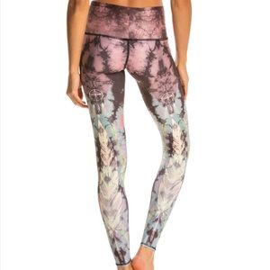Teeki Eagle Feather Pink Hot Pant Yoga Leggings