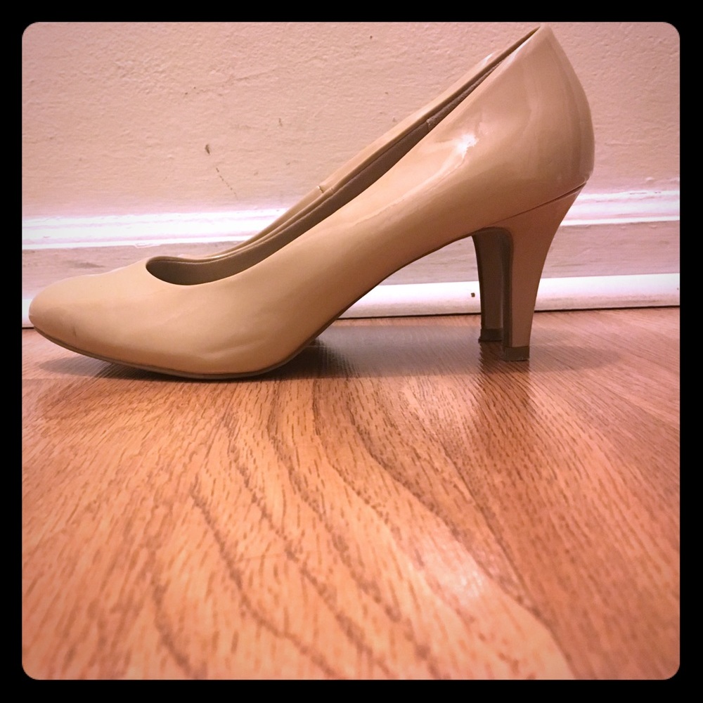 Comfort Plus heels by Predictions