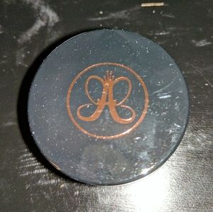 *Like New* Anastasia Concealer in 1.5
