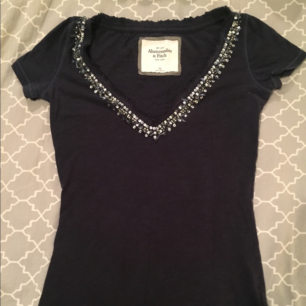 Gorgeous Abercrombie and Fitch V-neck
