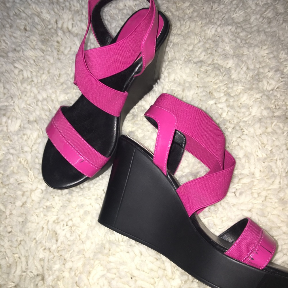 💞Pink and Black Wedges