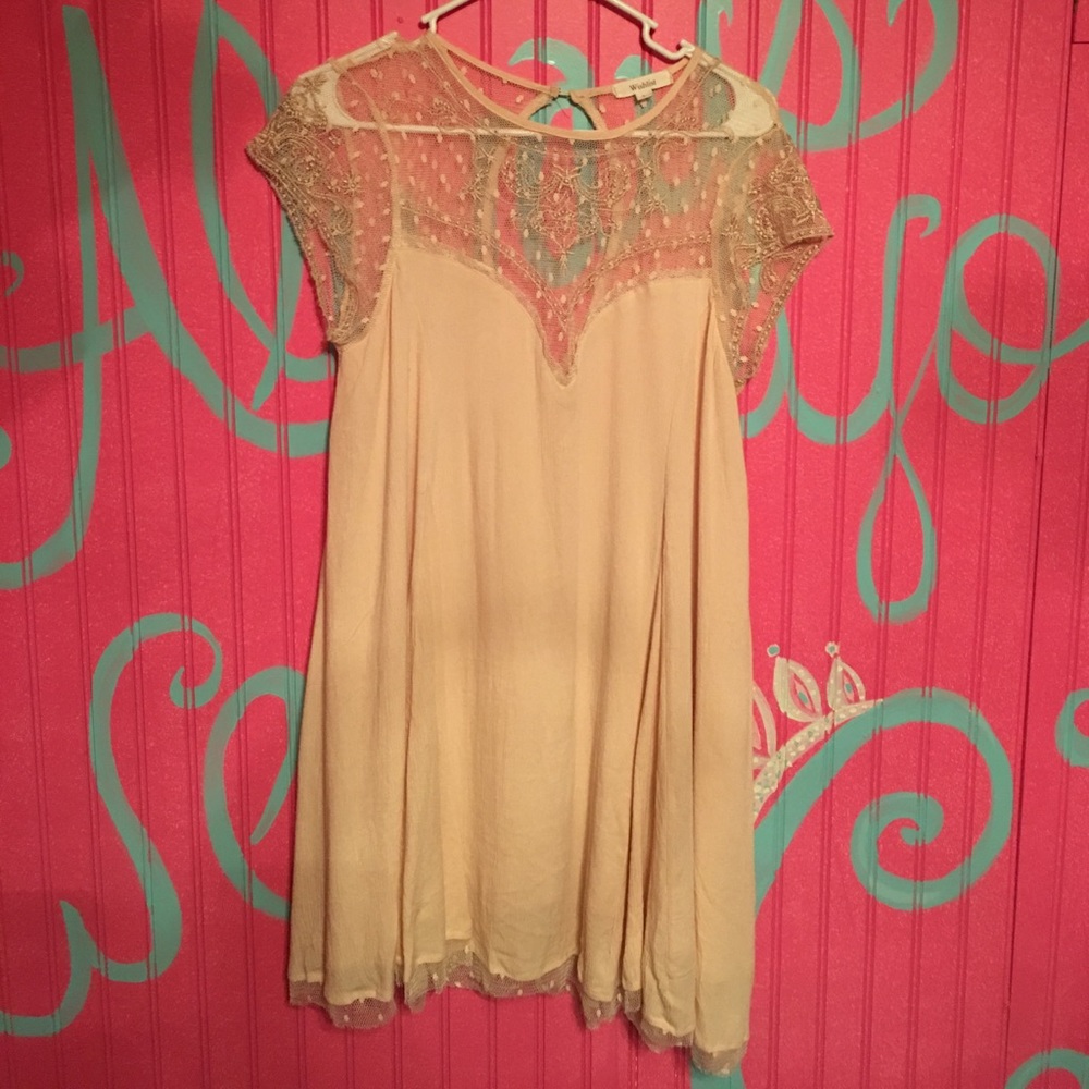 Super cute dress with lace top!