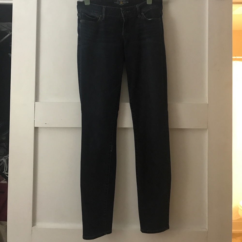 Lucky Brand Dark Wash. size 4/27