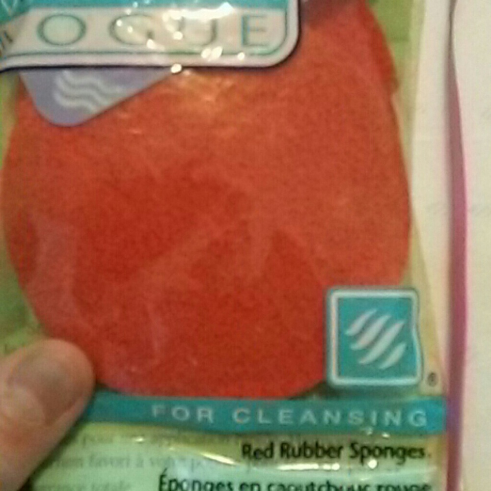 Red sponges for cleansing