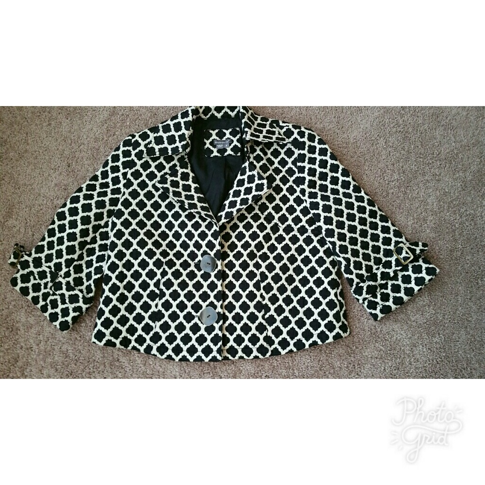 Beautiful Black & White Jacket with pleated back.
