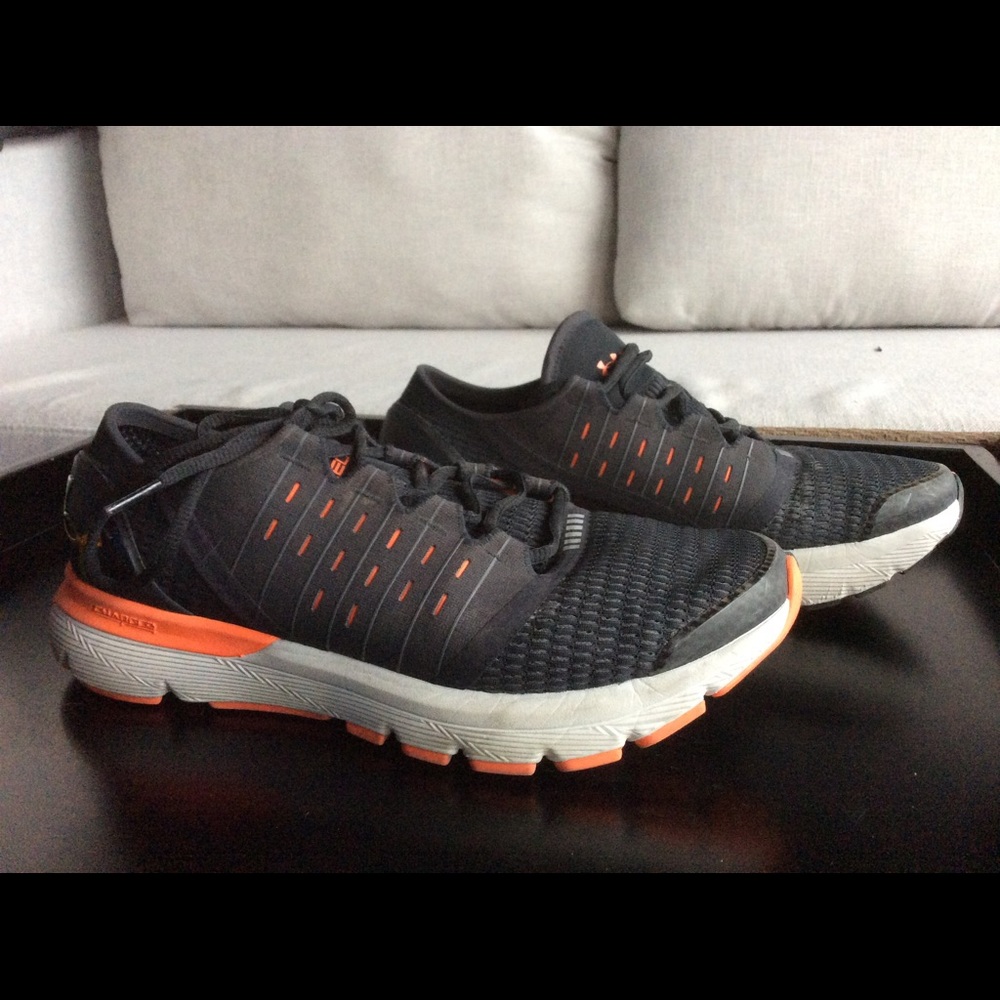Men's size 11 Underarmour running shoes