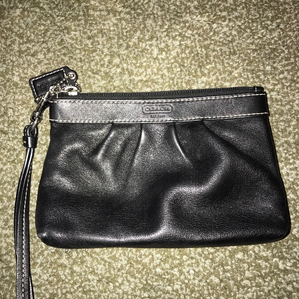 SOLD❌❌ Black authentic coach wristlet❌