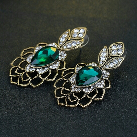 Boho green crystal earrings - Picture 2 of 5