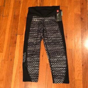 Under Armour Fly By Run Capri - Size Small