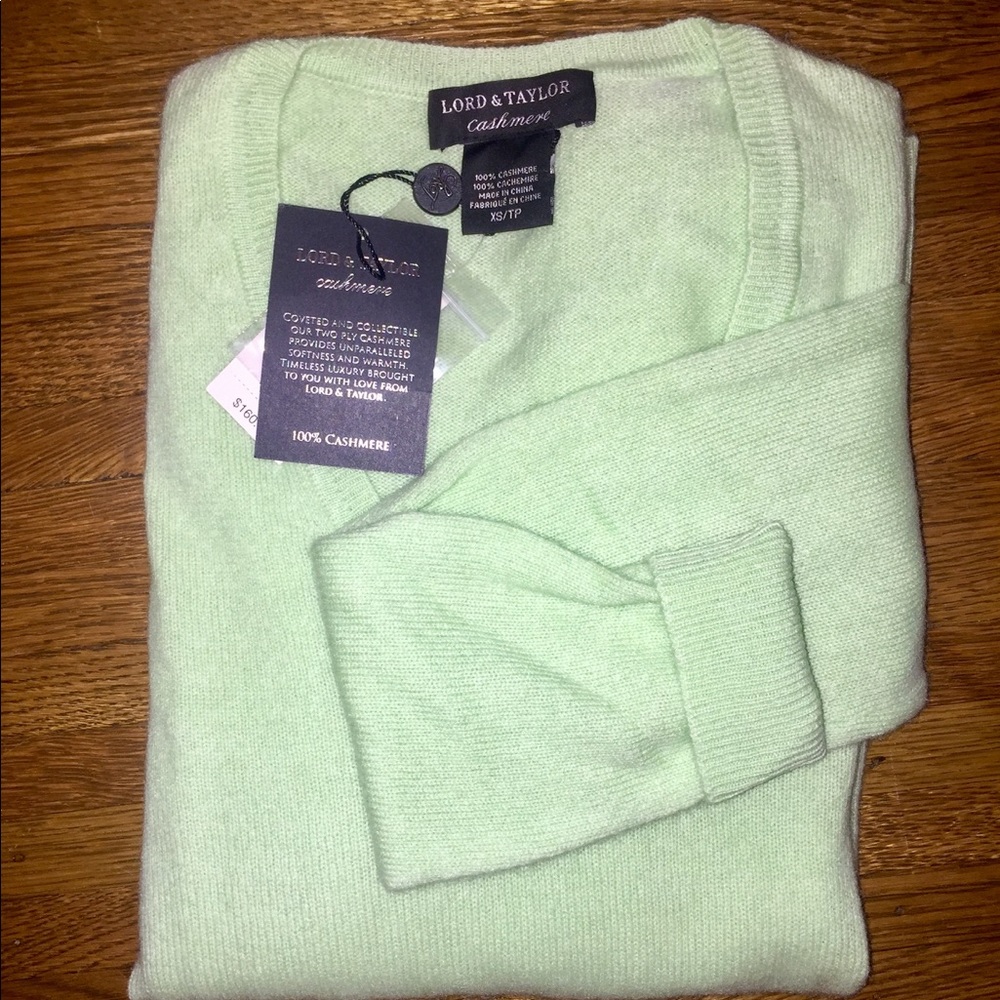Lord & Taylor NWT mint cashmere sweater