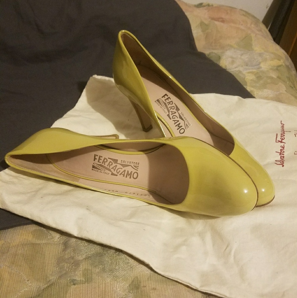 Salvatore Ferragamo leather pumps