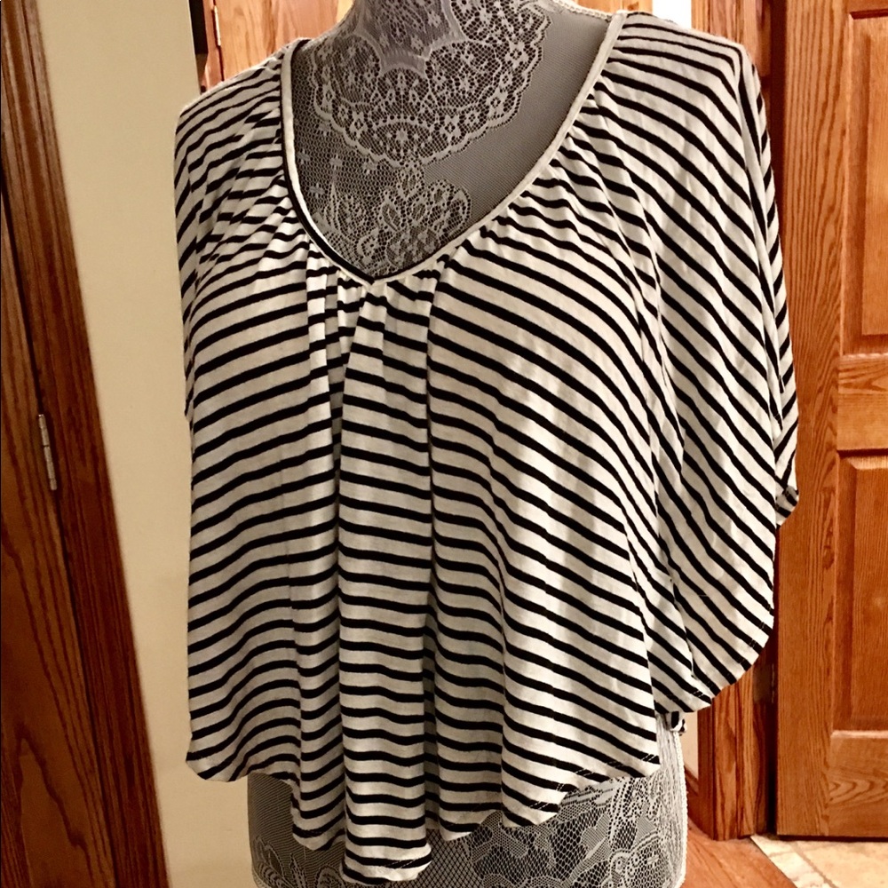 Living doll short bat wing Slimming Striped Black and White Soft Comfortable Top - Picture 5 of 6