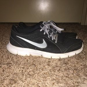Used Nike Tennis Shoes