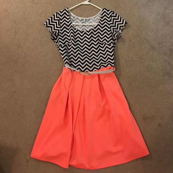 Charlotte Russe Chevron Hot Pink Dress - Picture 1 of 2