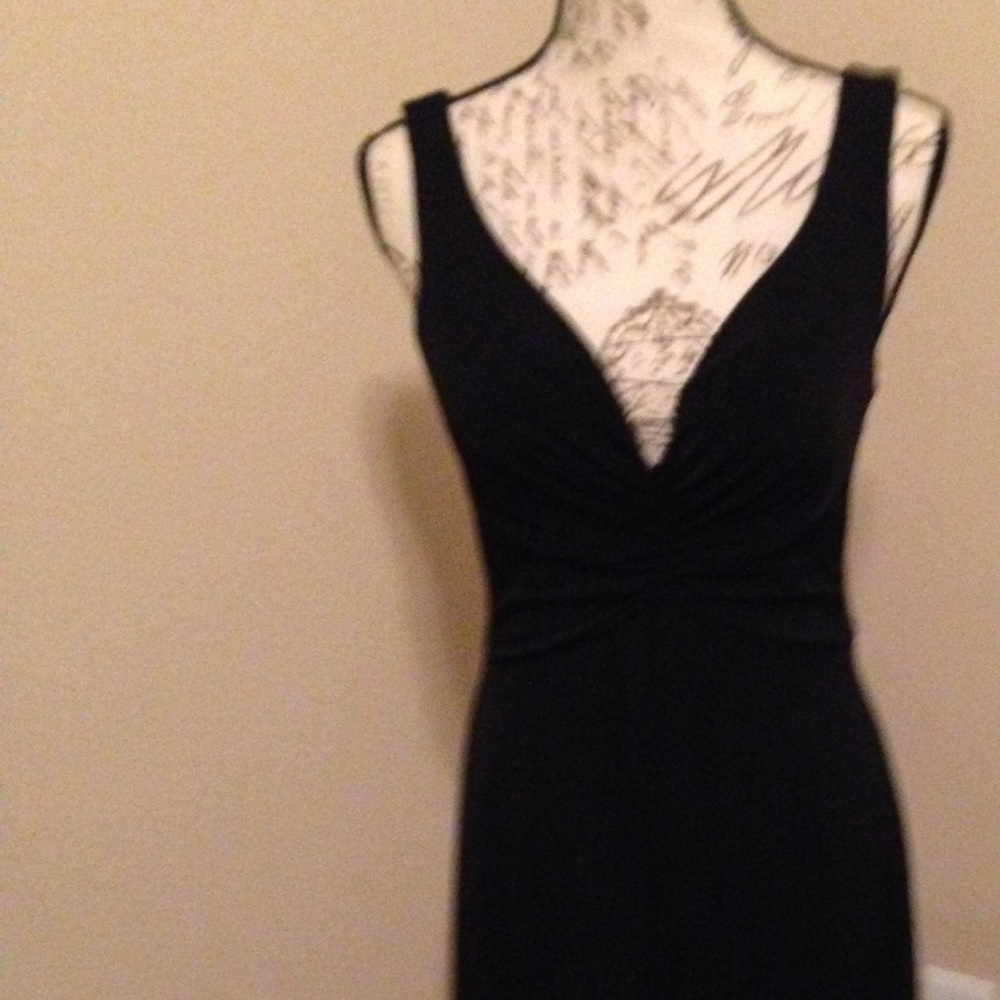 EUC Connected Apparel Deep V Neck Sleeveless Dress