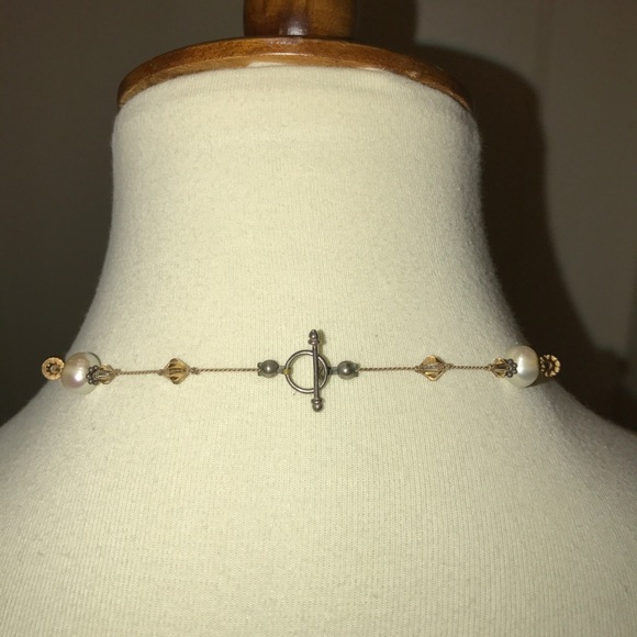 SO PRETTY!!! Necklace has pearls and gold beads!! - Picture 2 of 3