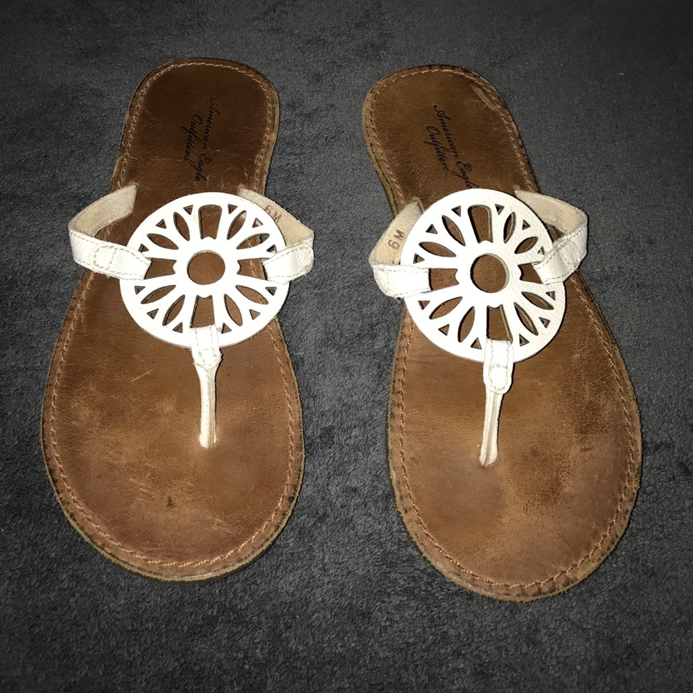 American Eagle flip flops