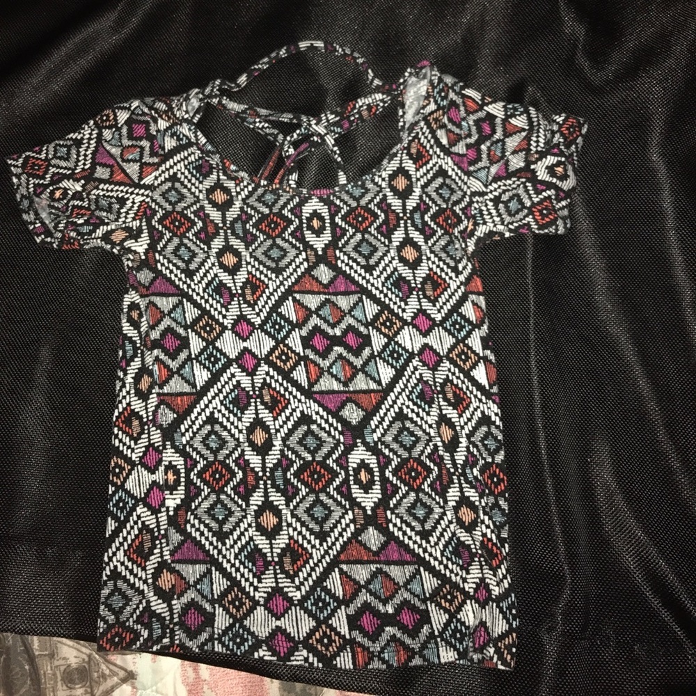 Crop top w/ cut upper back