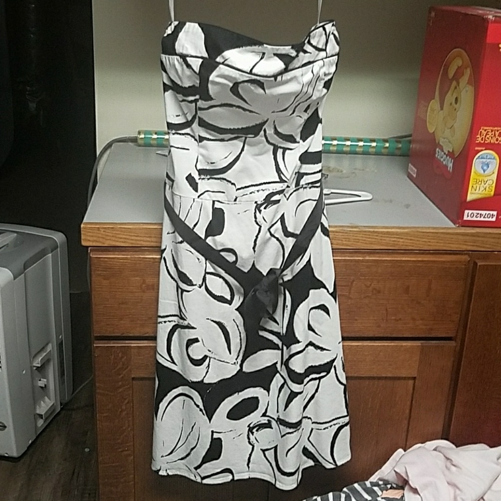 A line strapless dress