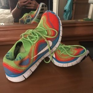 Nike flyknit free runs