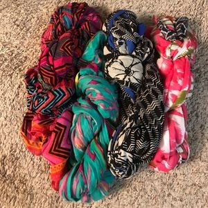 Lot of 4 Stella and Dot scarves