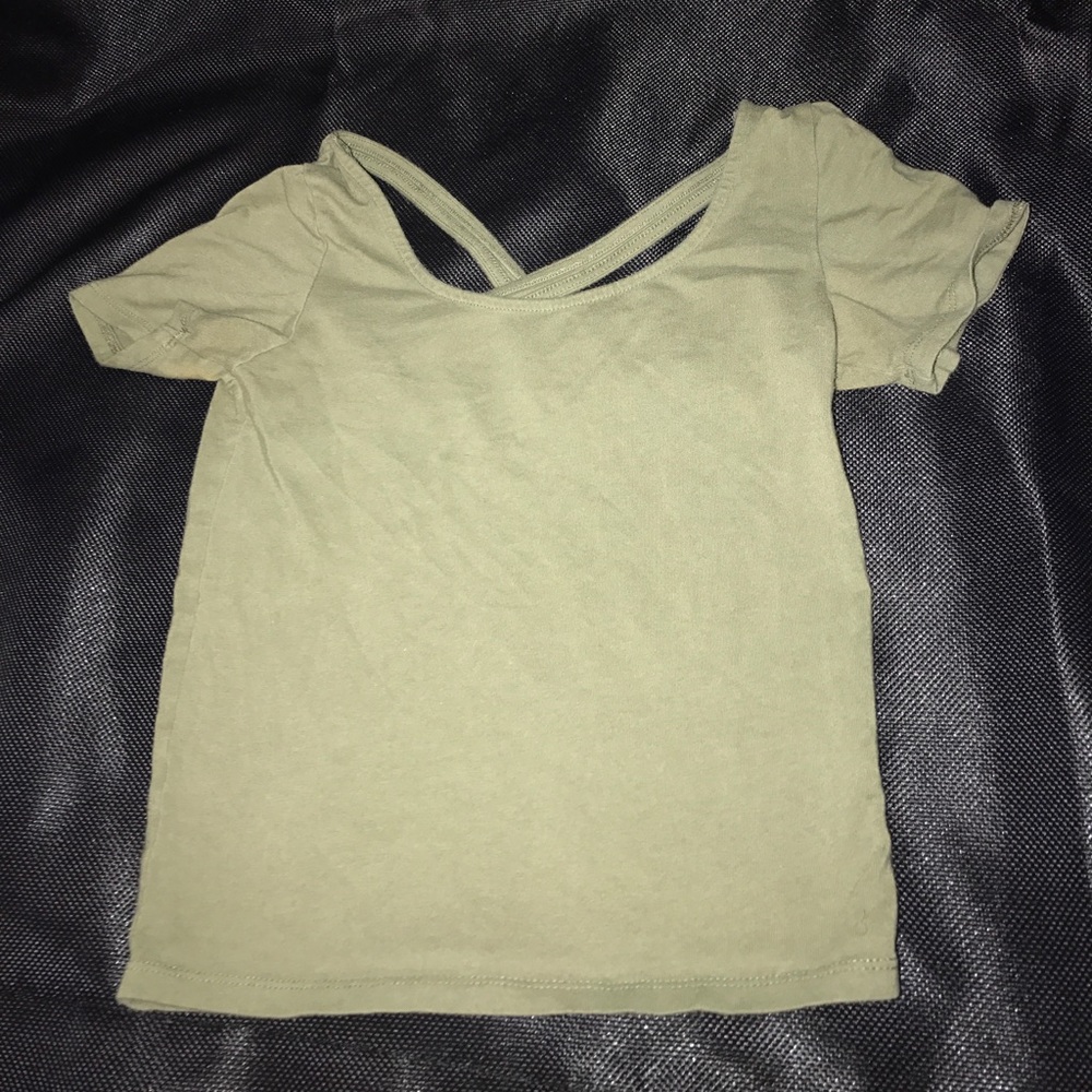 Crop top w cut upper back