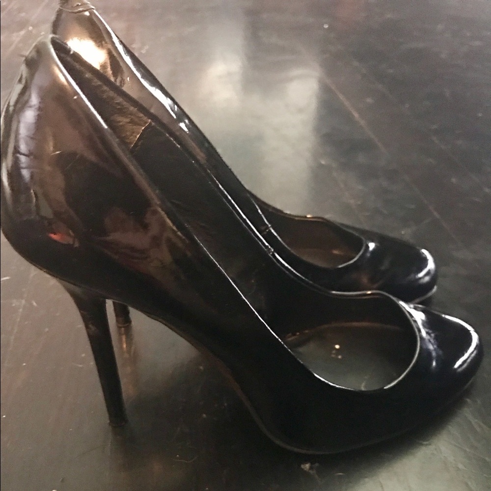 Steve Madden Round Toe Pumps