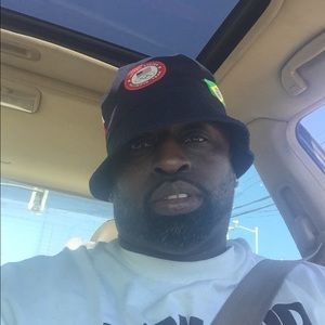 Meet your Posher, Derrick