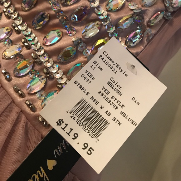 Beautiful New Formal Dress - Picture 7 of 8