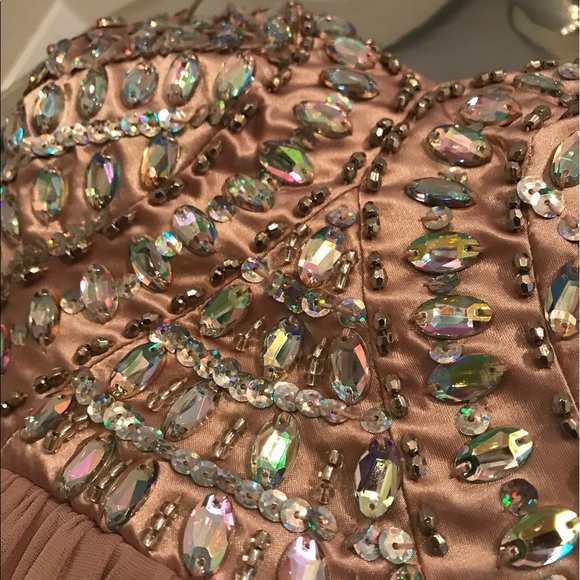 Beautiful New Formal Dress - Picture 2 of 8