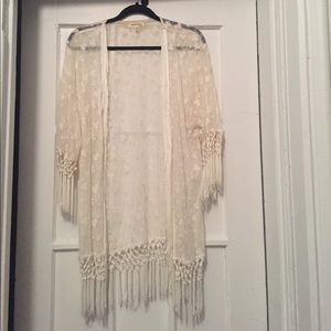 Fringe lace cream shawl