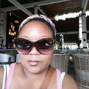 Meet your Posher, Laquita