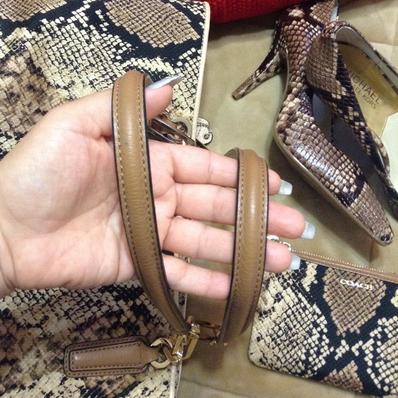👜Coach Madison Python Purse & Wristlet👜 - Picture 6 of 7