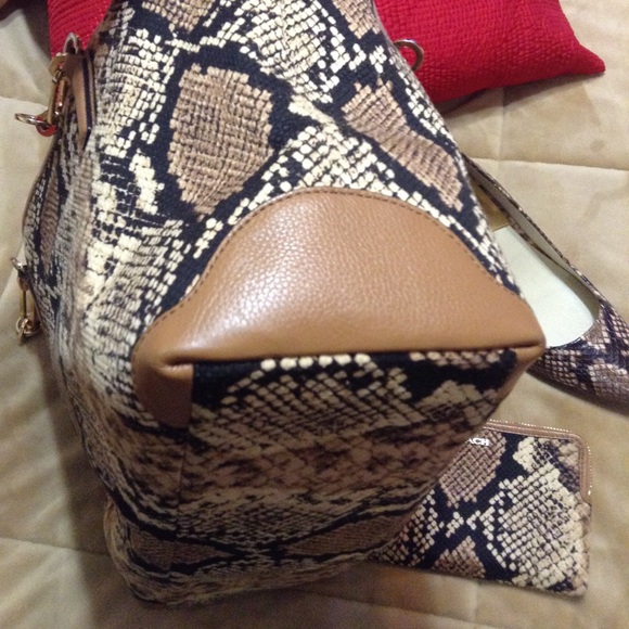 👜Coach Madison Python Purse & Wristlet👜 - Picture 7 of 7